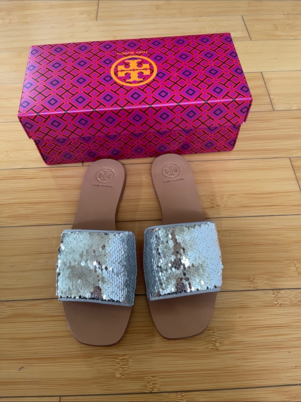 Women Reversible Sequin Tory Burch Silver/White Slide Sandals with Tan Footbed 8